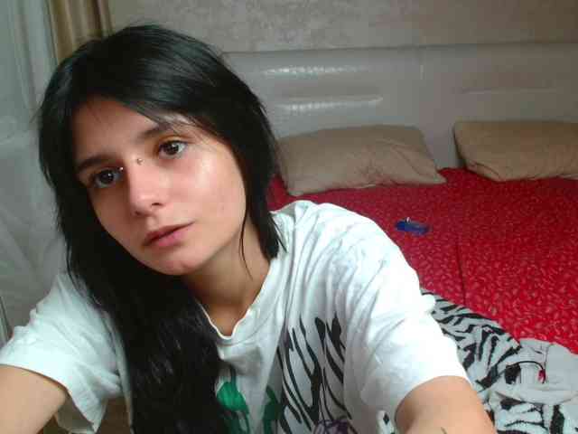 TheSluttyFox webcam