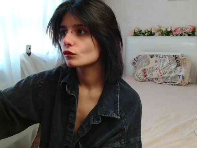 TheSluttyFox webcam