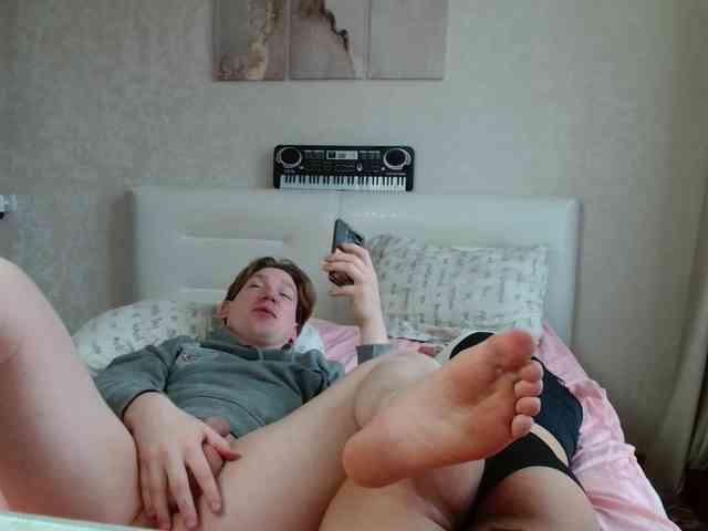 TheSluttyFox webcam