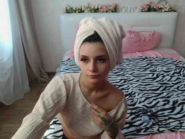 TheSluttyFox webcam
