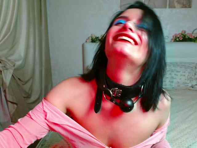 TheSluttyFox webcam