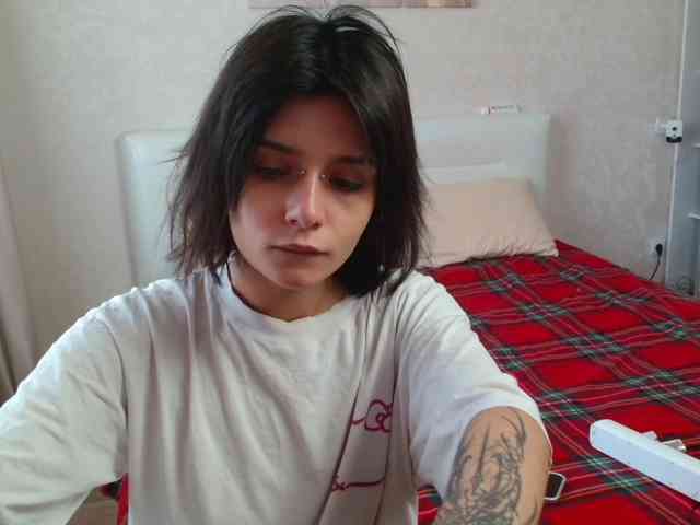 TheSluttyFox webcam
