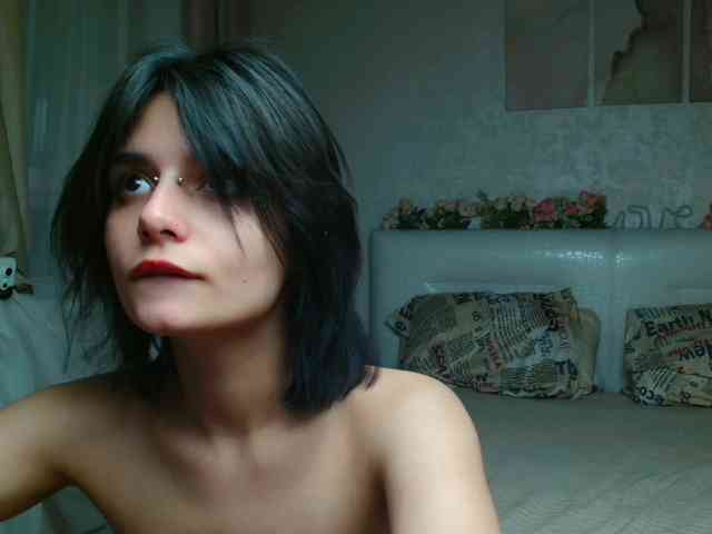 TheSluttyFox webcam