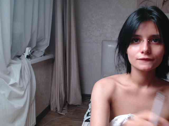 TheSluttyFox webcam
