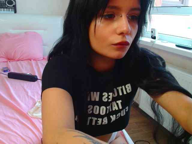 TheSluttyFox webcam
