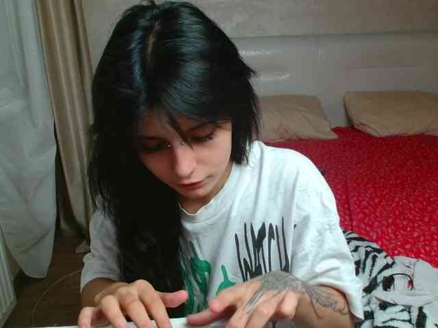 TheSluttyFox webcam
