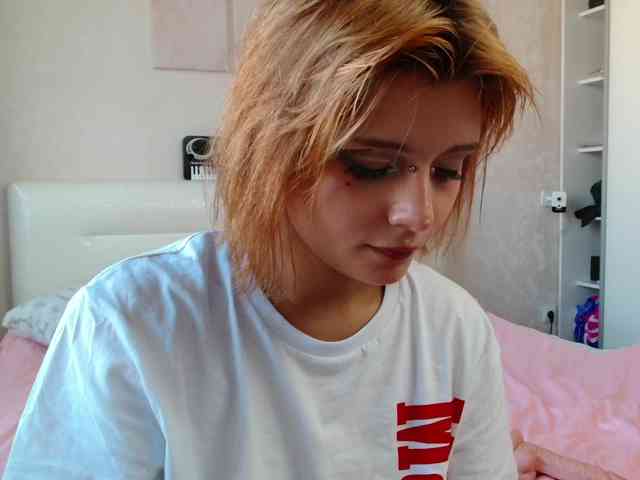 TheSluttyFox webcam