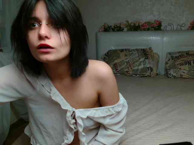 TheSluttyFox webcam