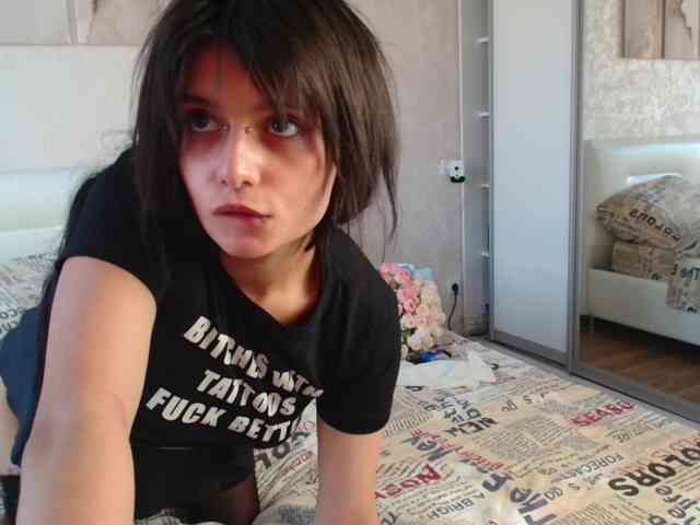 TheSluttyFox webcam