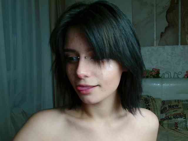 TheSluttyFox webcam