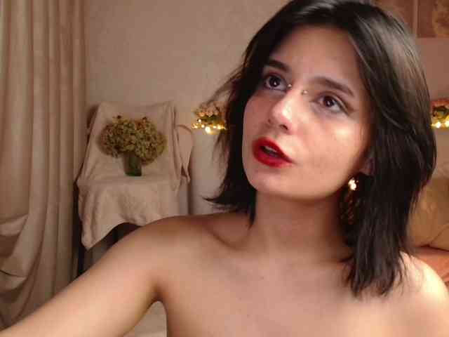 TheSluttyFox webcam