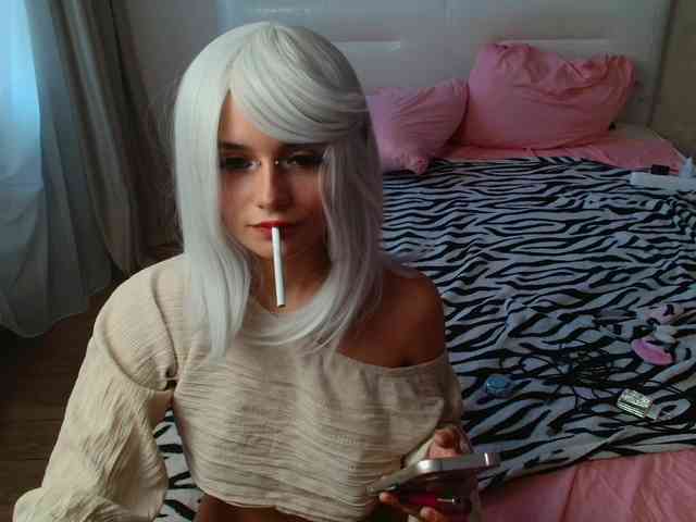 TheSluttyFox webcam
