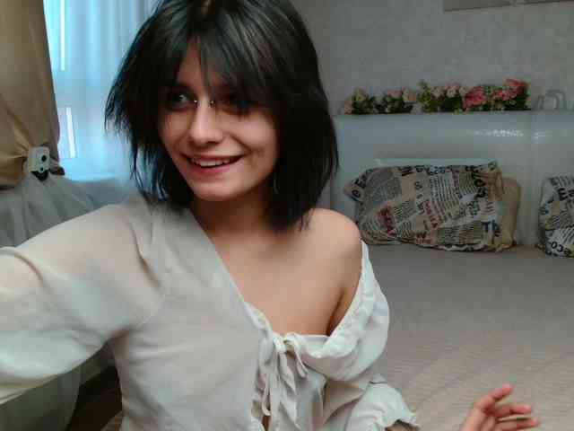 TheSluttyFox webcam