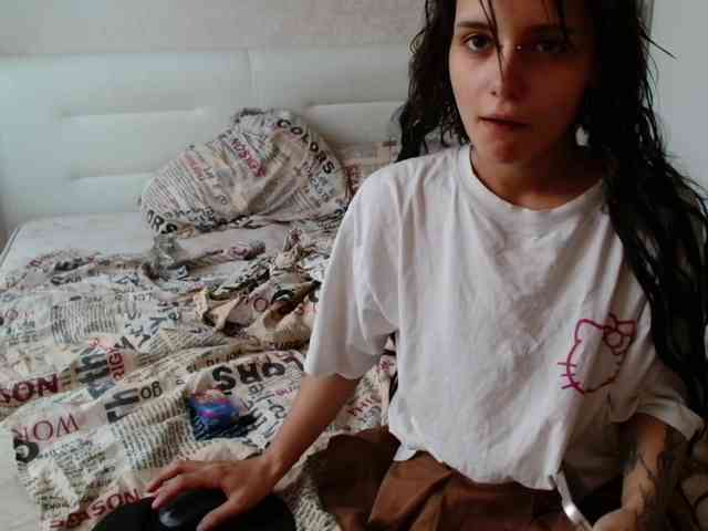 TheSluttyFox webcam