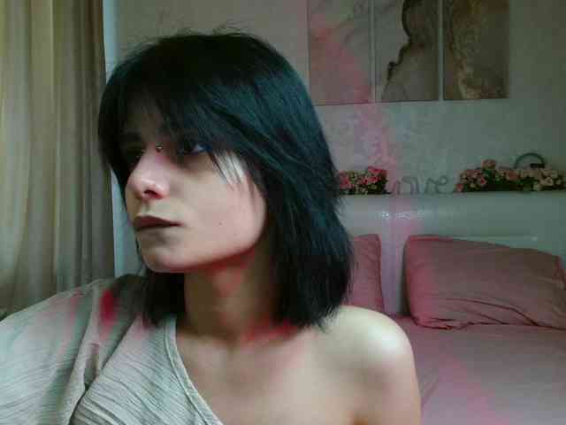TheSluttyFox webcam