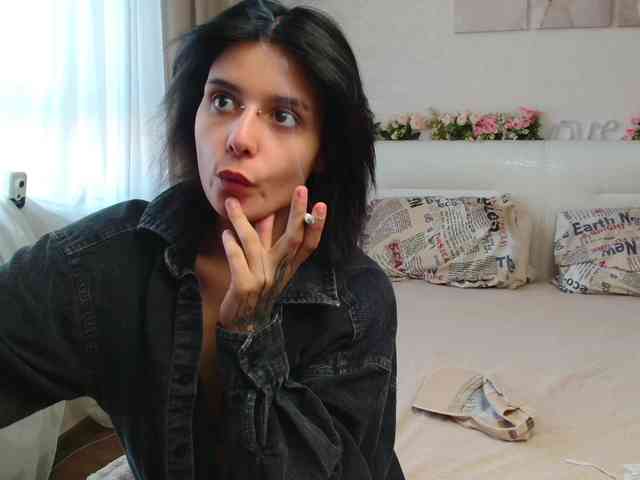 TheSluttyFox webcam