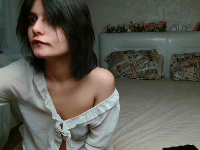 TheSluttyFox webcam