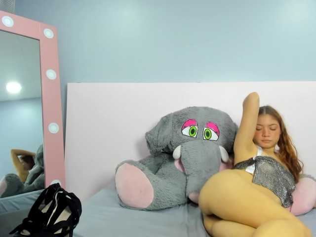 le modèle Sol-Radiant est en webcam porno dans un show sur le site bongacams, il possède les tags suivants: Latino/Hispanic,Redhead,Hairy