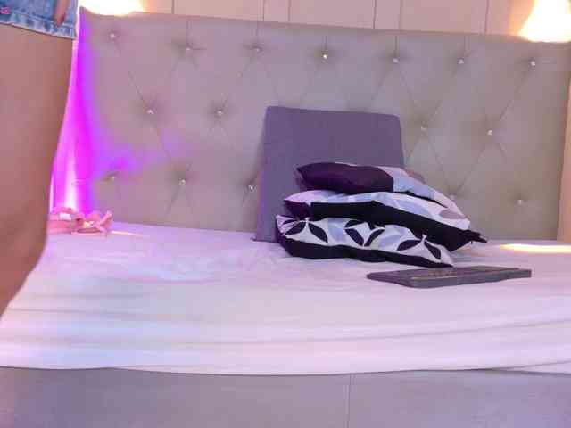 niky-and-French webcam