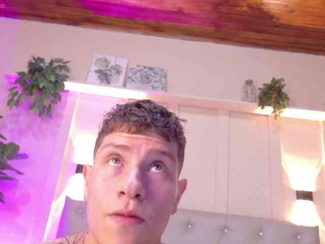 niky-and-French webcam