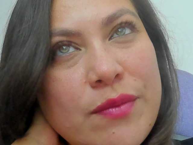 LunaGomez live cam on BongaCams