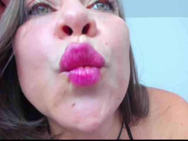 LunaGomez webcam
