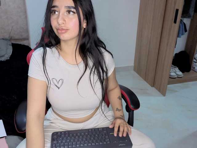 MaloryTay11 live cam on BongaCams