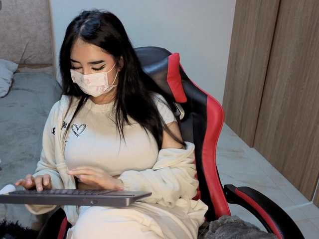 MaloryTay11 live cam on BongaCams