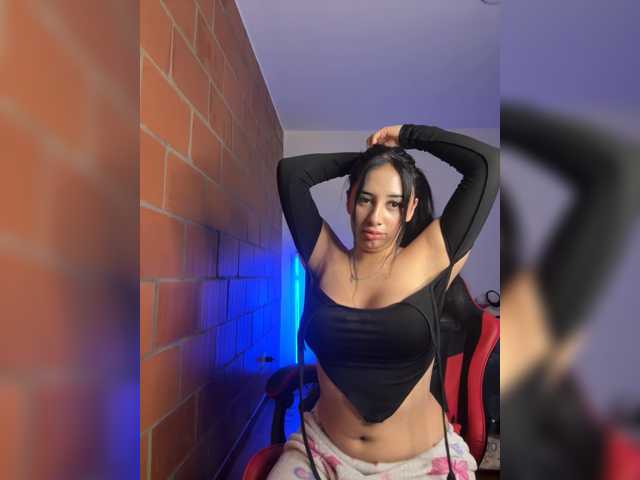 MaloryTay11 live cam on BongaCams