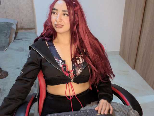 MaloryTay11 live cam on BongaCams