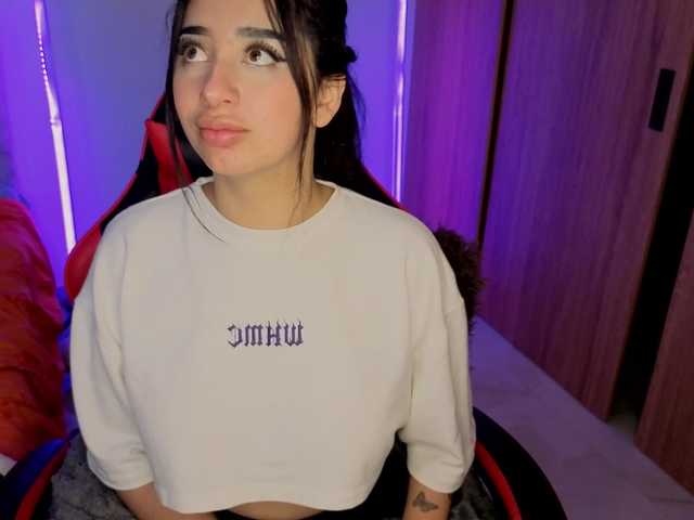 MaloryTay11 live cam on BongaCams