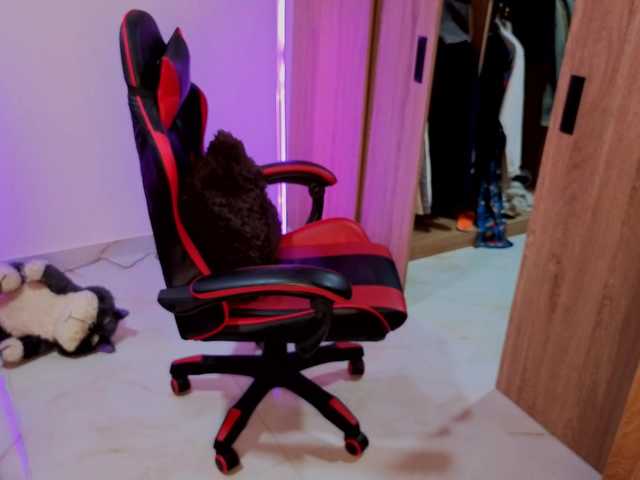 MaloryTay11 live cam on BongaCams