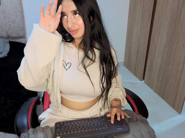 MaloryTay11 live cam on BongaCams
