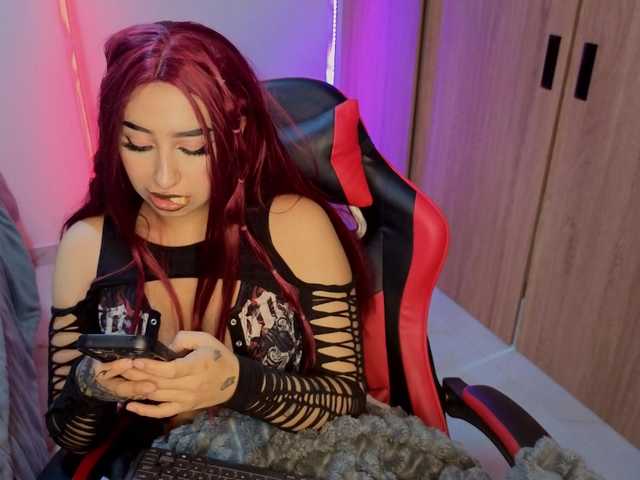 MaloryTay11 live webcam show