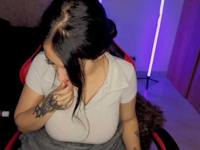 MaloryTay11 live cam on BongaCams