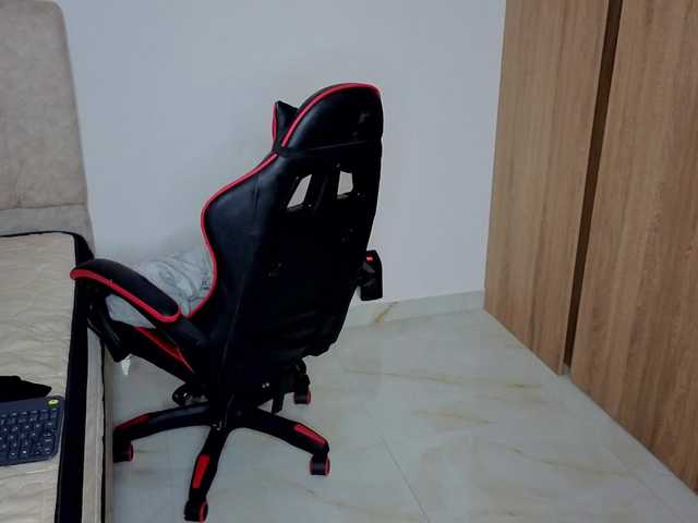 MaloryTay11 live cam on BongaCams