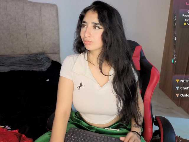 MaloryTay11 live cam on BongaCams