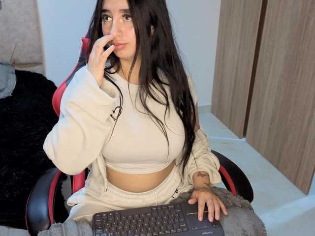 MaloryTay11 live cam on BongaCams