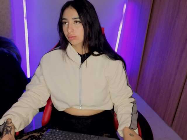 MaloryTay11 live cam on BongaCams