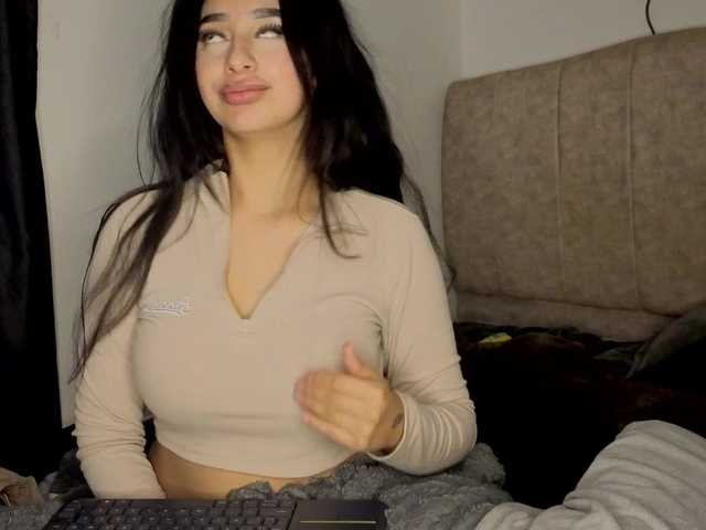 MaloryTay11 live cam on BongaCams
