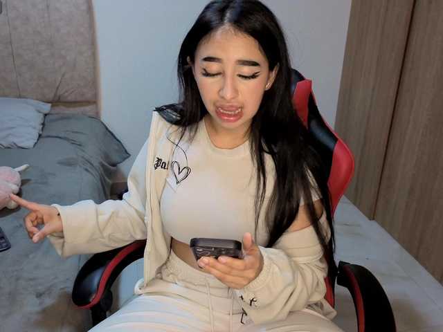 MaloryTay11 live cam on BongaCams