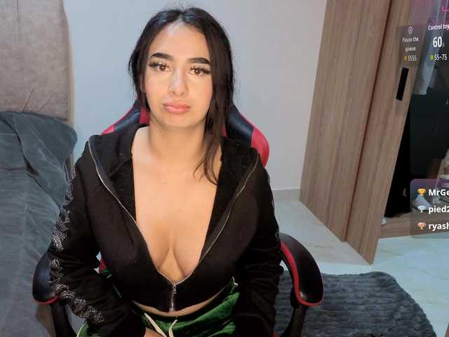 MaloryTay11 live cam on BongaCams