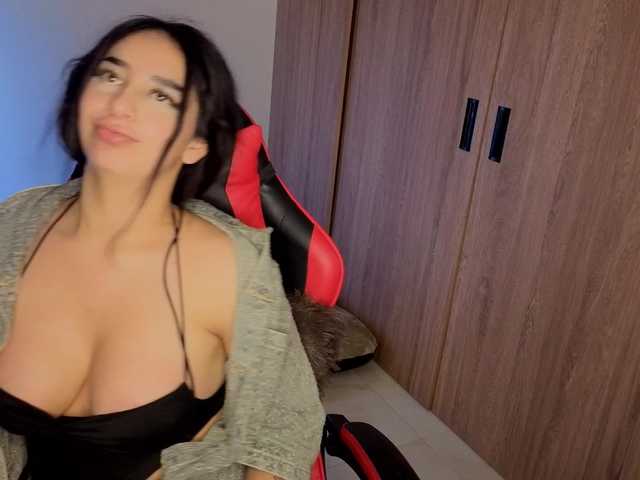 MaloryTay11 live cam on BongaCams