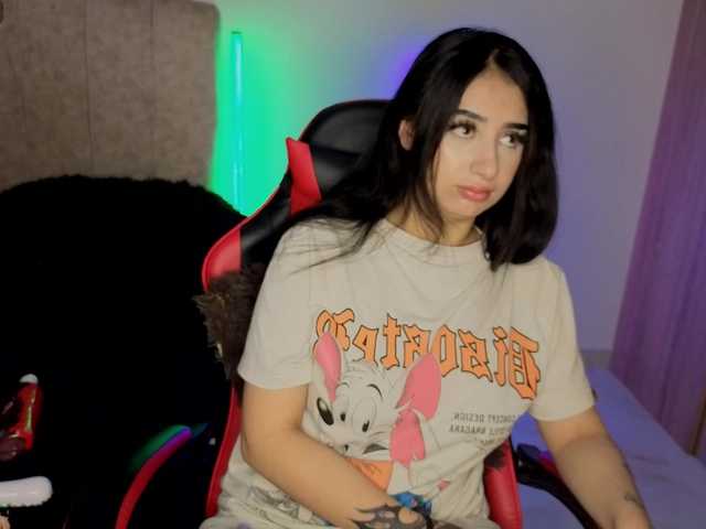 MaloryTay11 live cam on BongaCams