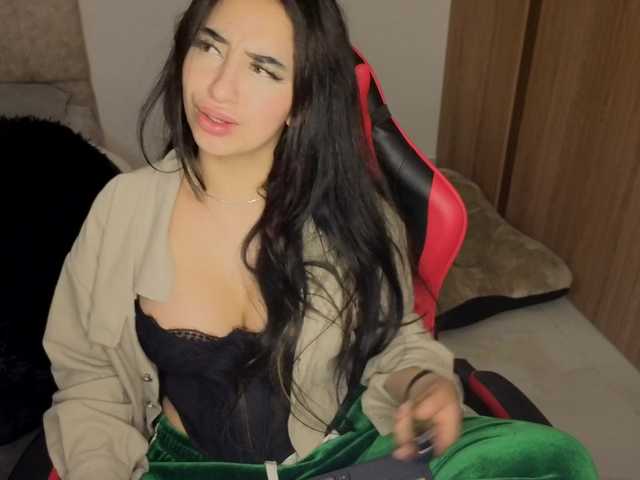 MaloryTay11 live cam on BongaCams
