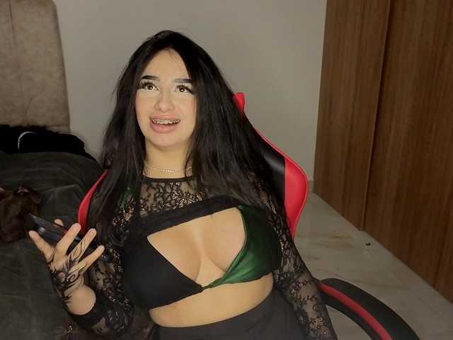 MaloryTay11 live cam on BongaCams