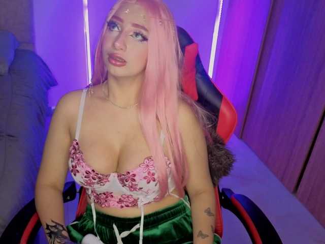 MaloryTay11 live cam on BongaCams