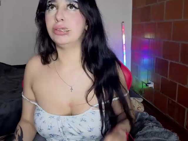 MaloryTay11 live cam on BongaCams
