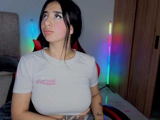 MaloryTay11 live cam on BongaCams