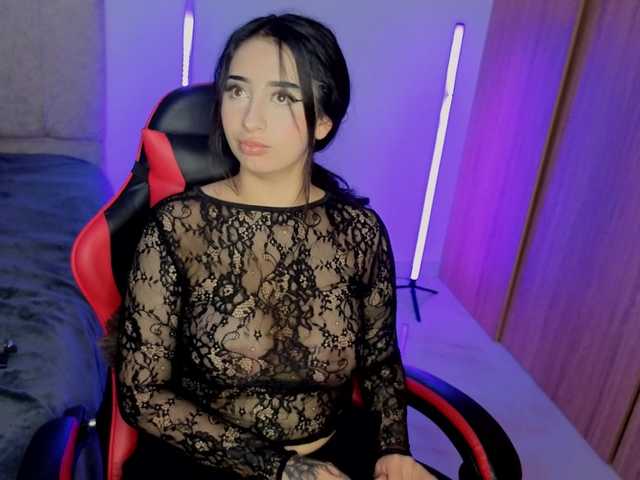 MaloryTay11 live cam on BongaCams